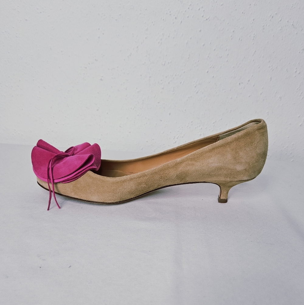 Butter Italy Suede Kitten Heel Pump in Tan Size 8 with Pink Flower - Picture 3 of 9
